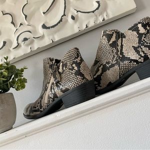 Women’s Arizona Snakeskin Ankle Boot Size 8.5